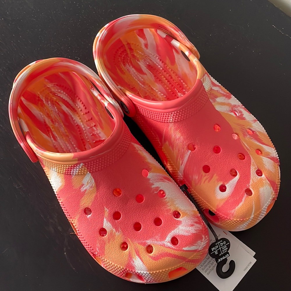 BNWT Classic Marbled Crocs